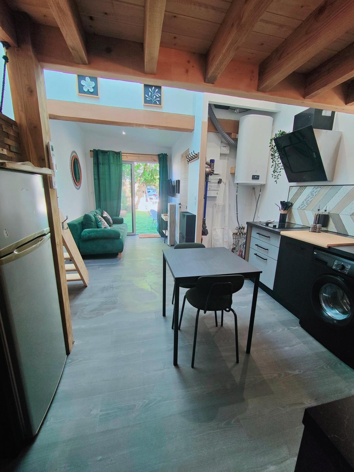 הוילה סנט-מדארד-אן-ז'אל Tiny House Avec Jardin Et Acces Piscine Chauffee מראה חיצוני תמונה