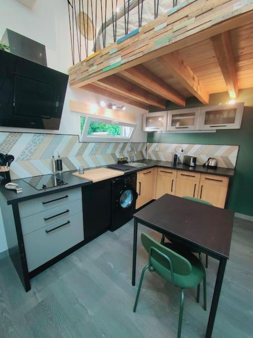 הוילה סנט-מדארד-אן-ז'אל Tiny House Avec Jardin Et Acces Piscine Chauffee מראה חיצוני תמונה